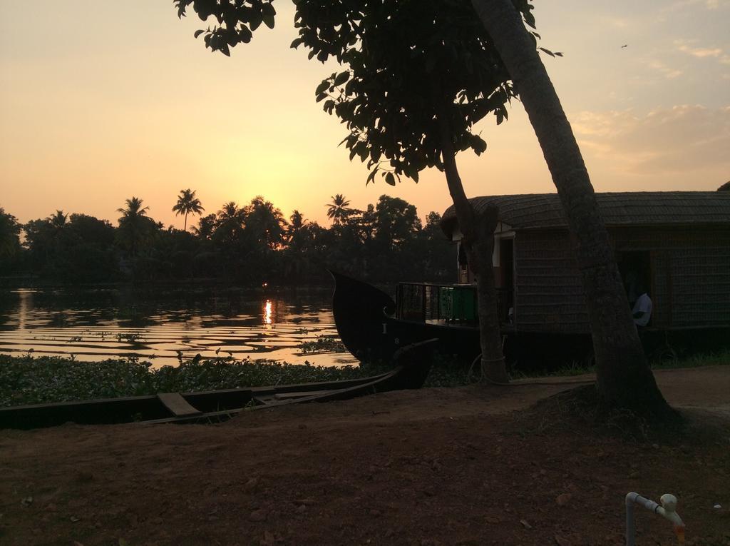 Ayana'S Homestay Alappuzha Εξωτερικό φωτογραφία